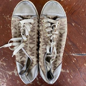 size 9m Brown Michael Kors shoes